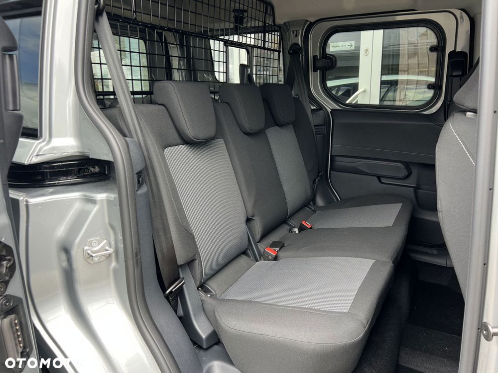 Ford Transit Courier - 33