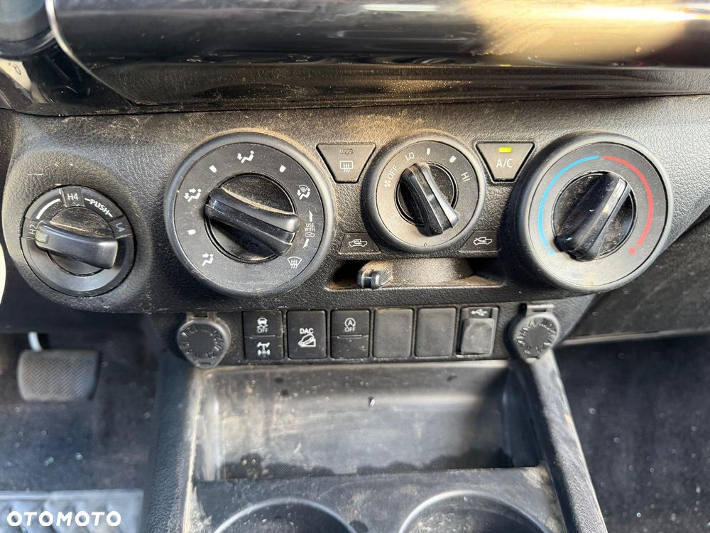 Toyota Hilux 4x4 Extra Cab Autm Executive - 18