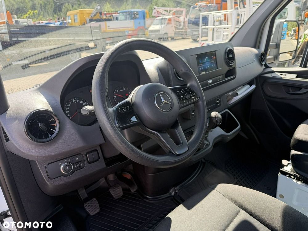 Mercedes-Benz Sprinter - 24