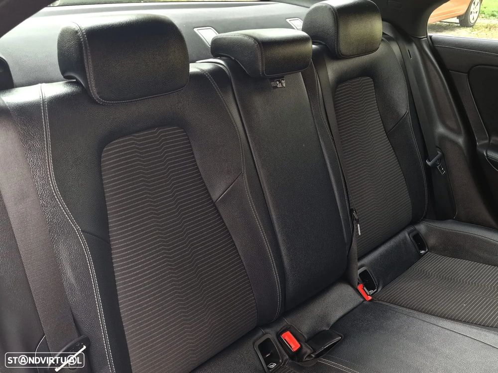 Mercedes-Benz CLA 200 7G-DCT Progressive - 22