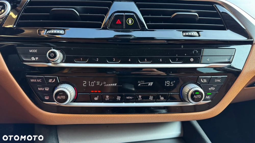 BMW Seria 5 520d Sport Line - 24