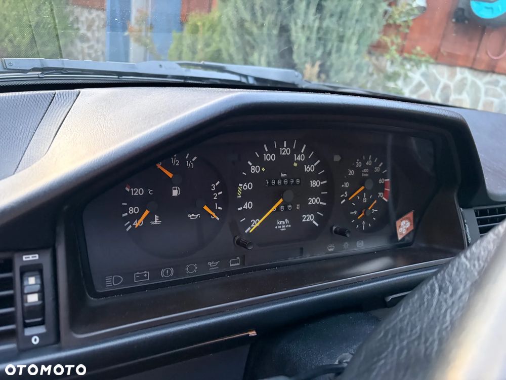 Mercedes-Benz Klasa E ver-260-4--matic - 6