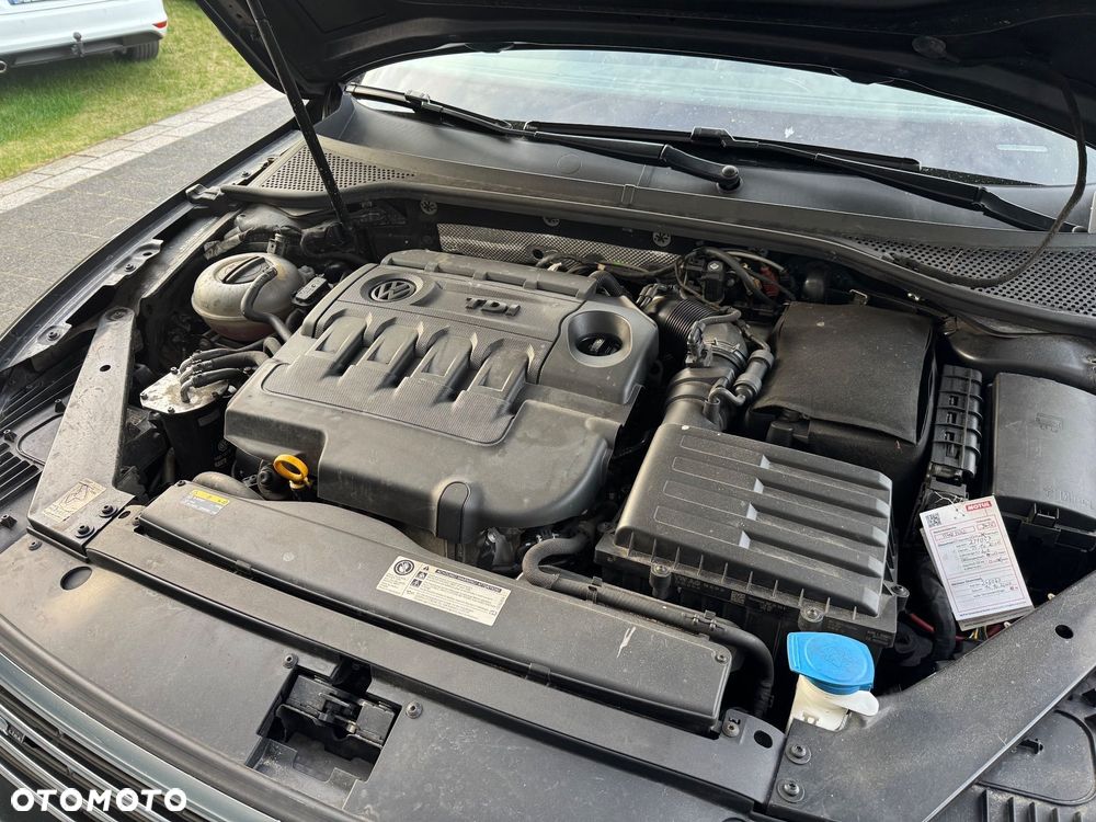 Volkswagen Passat 2.0 TDI SCR DSG Highline - 23