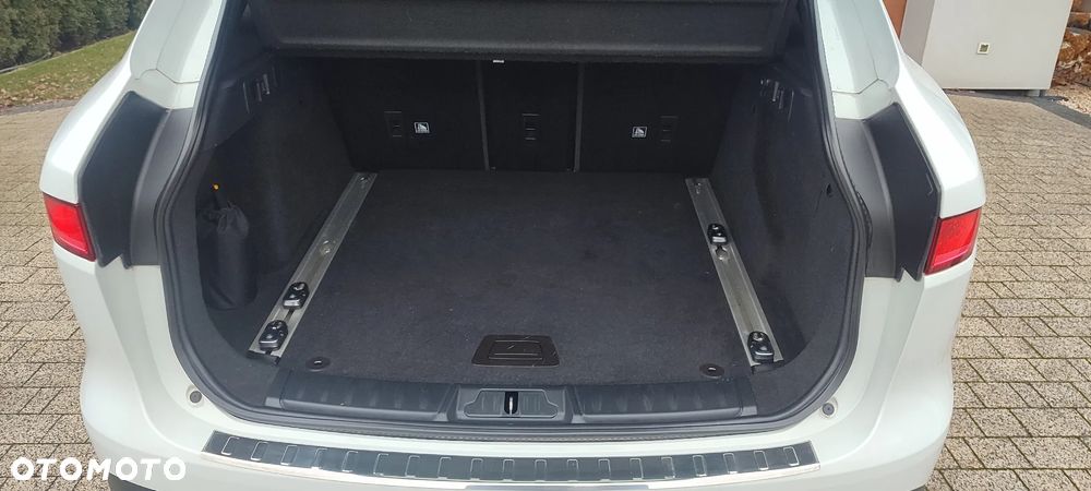 Jaguar F-Pace 2.0 i4D AWD R-Sport - 22