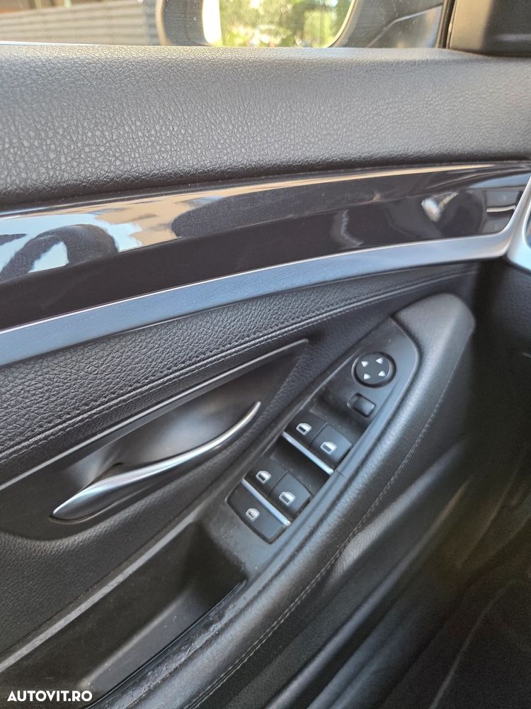 BMW Seria 5 520d xDrive - 31