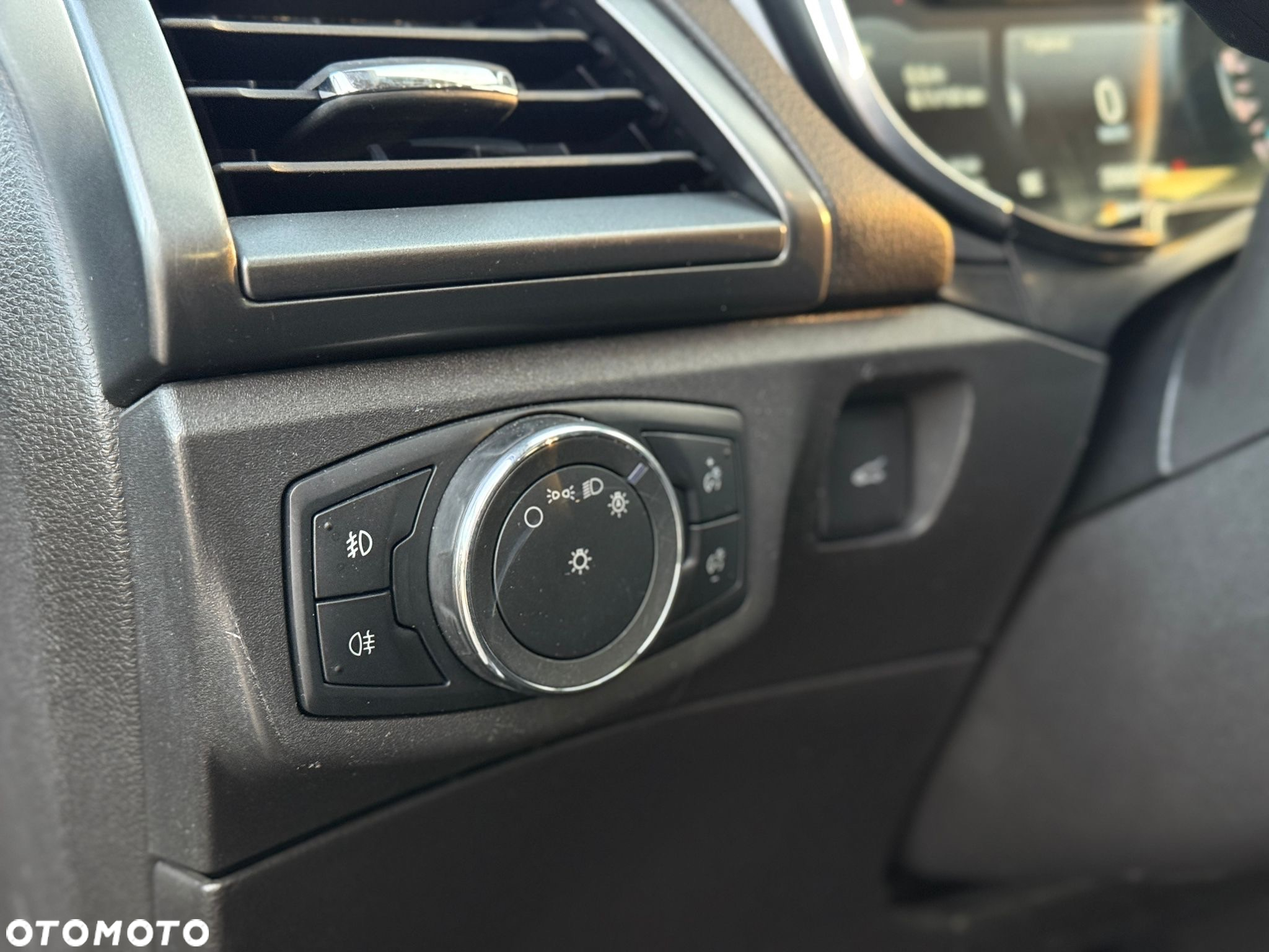 Ford Mondeo 2.0 TDCi Titanium PowerShift - 36