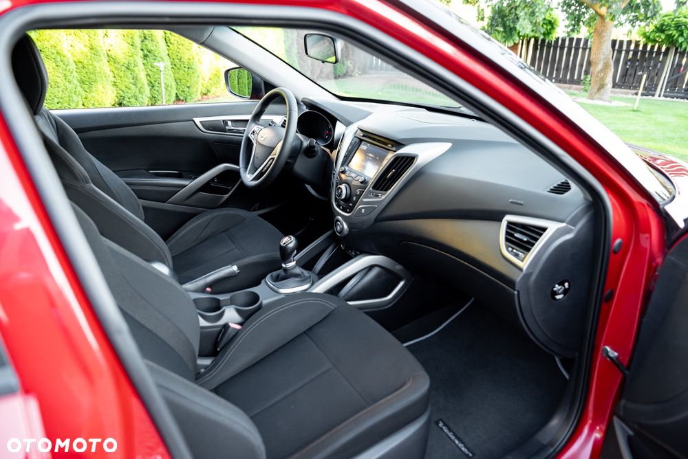 Hyundai Veloster 1.6 Premium - 24