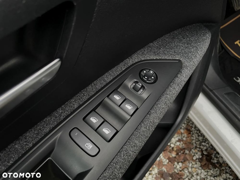 Peugeot 3008 1.2 PureTech GPF Allure S&S - 34