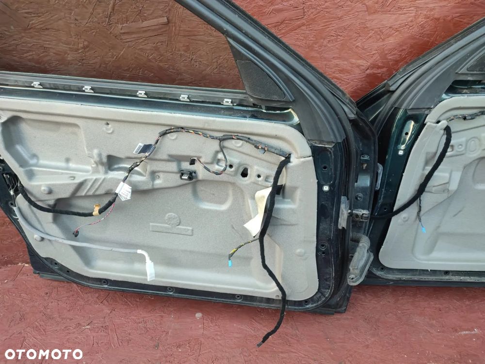 BMW E60 / E60 LCI / E61 / E61 LCI. ORYGINALNE KOMPLETNE DRZWI LEWE / PRAWE EUROPA. W KOL. TIEFGRUEN METALLIC. O NR: 7 202 339 / 7 181 003 / 7 111 375 / 7 202 340 / 7 111 376 / 7 181 004 OEM. W BARDZO DOBRYM STANIE. - 22