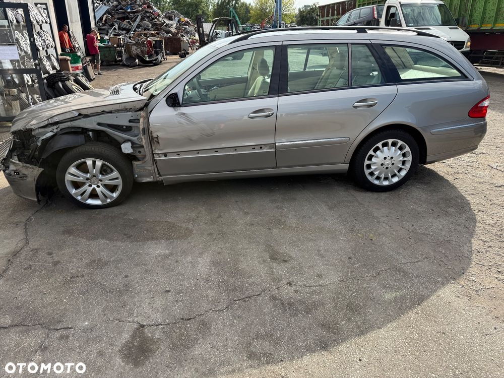 Mercedes-Benz Klasa E 500 4-Matic T Elegance - 39