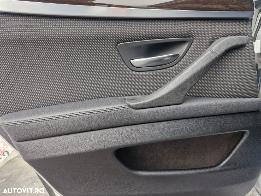 BMW Seria 5 520d - 24