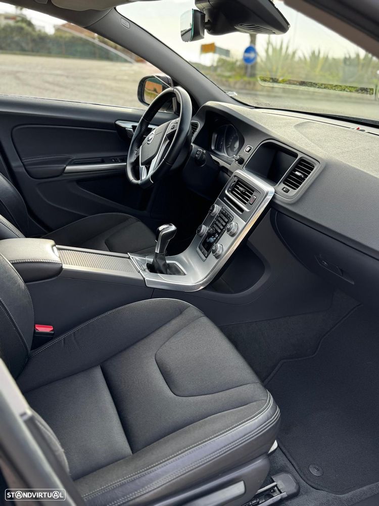 Volvo V60 2.0 D4 Momentum - 15