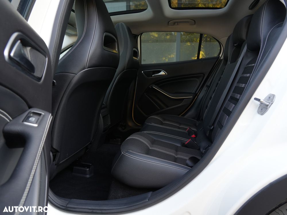 Mercedes-Benz GLA 200 d 4MATIC 7G-DCT - 24