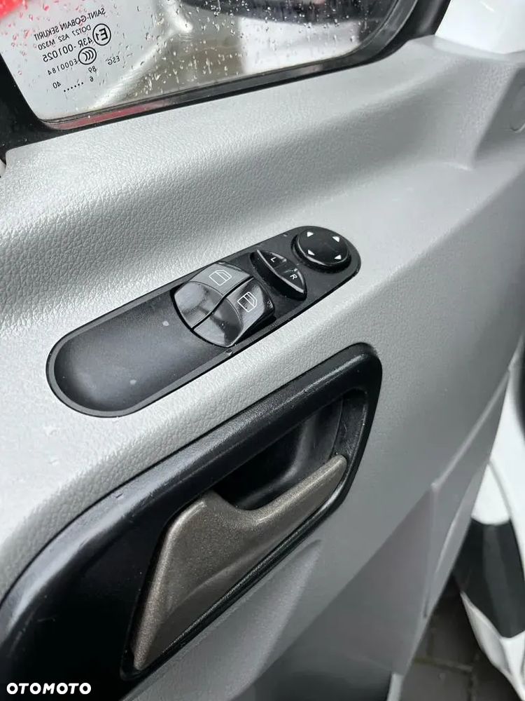 Mercedes-Benz Sprinter - 11