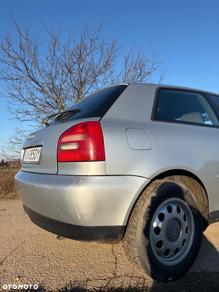 Audi A3 3-drzwiowe 1.6 Attraction - 11