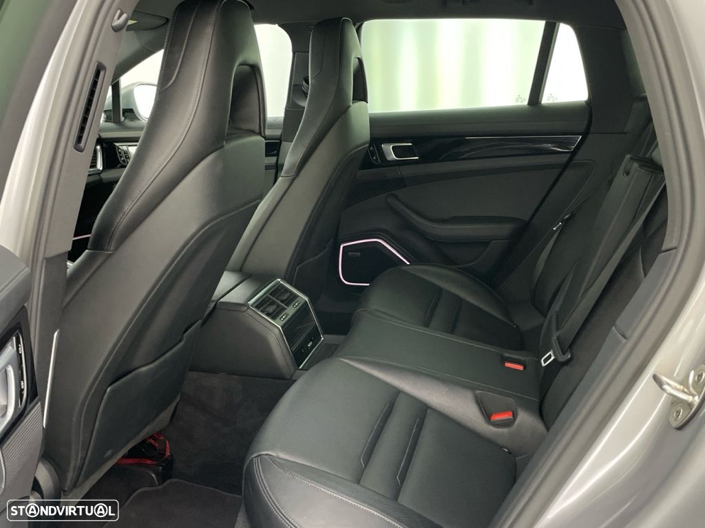 Porsche Panamera Sport Turismo 4 E-Hybrid - 12