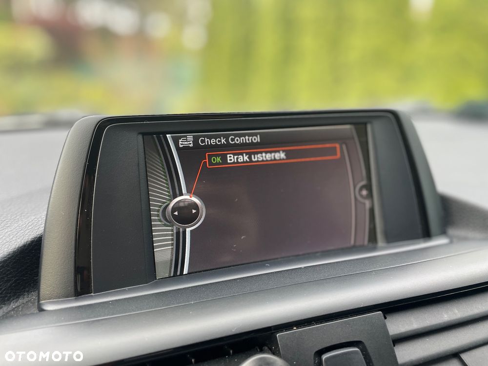 BMW Seria 1 114i - 23