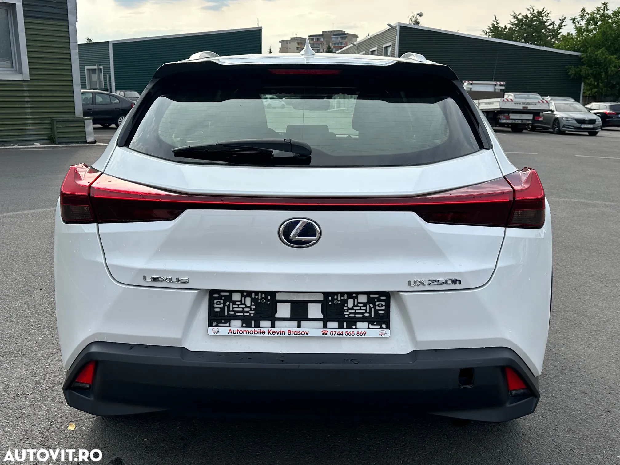 Lexus UX 250h Business Edition - 23