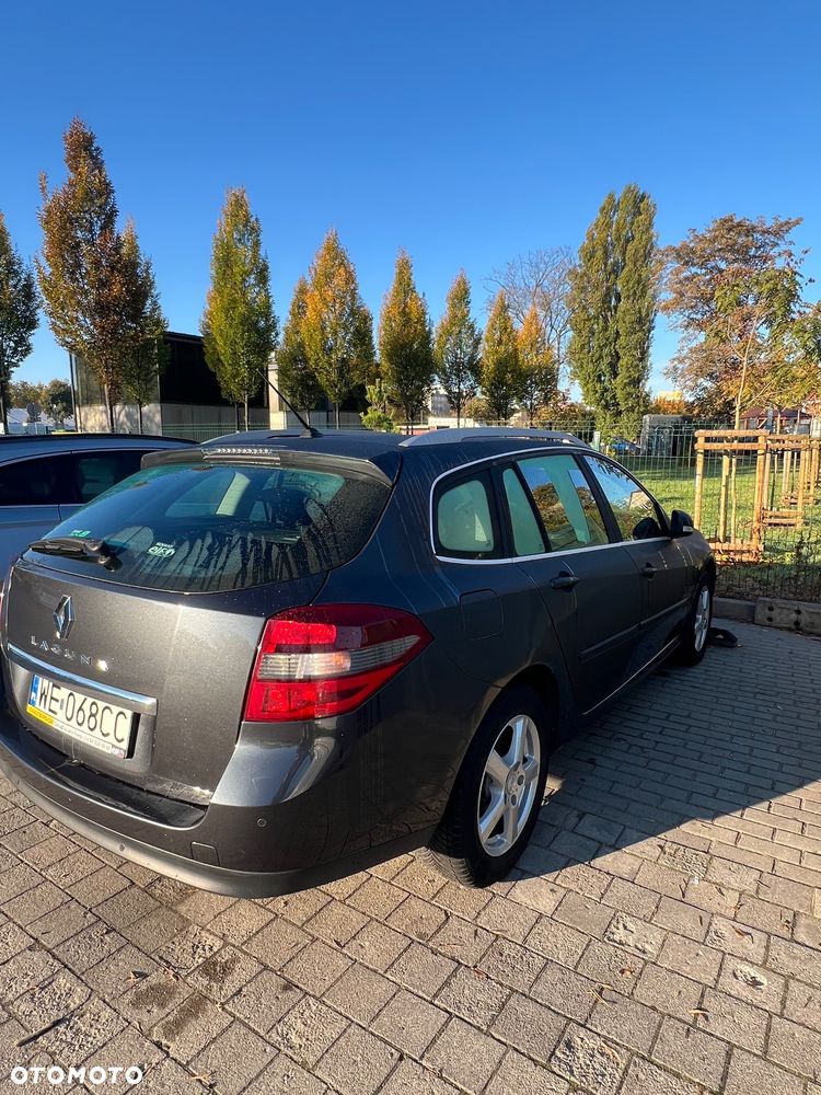 Renault Laguna 2011 photo 2