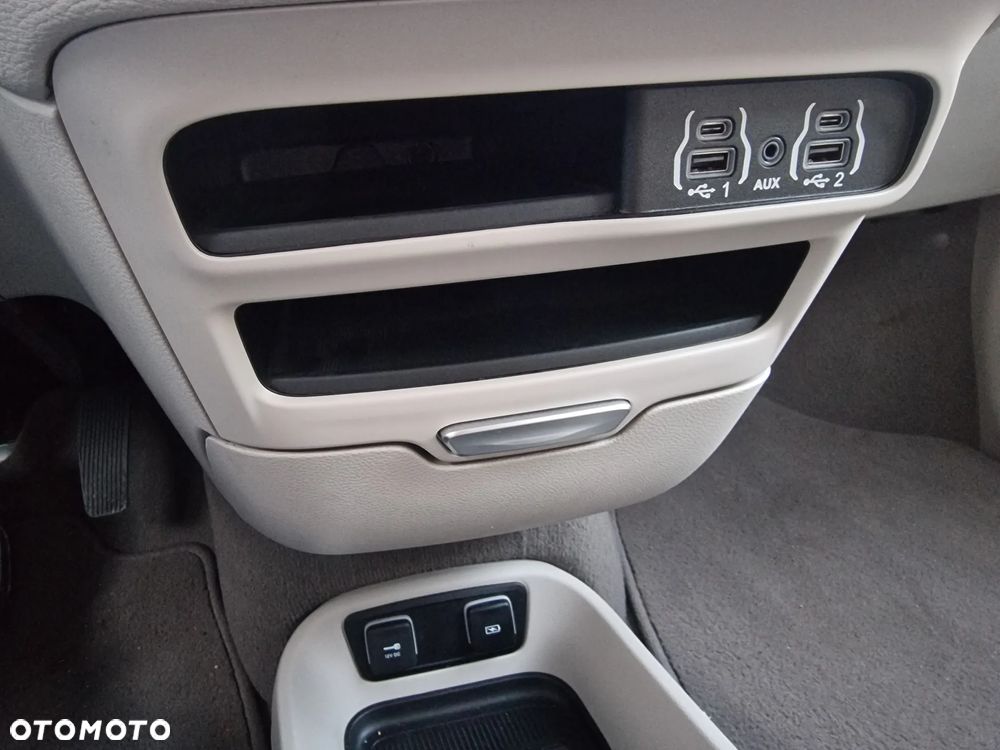 Chrysler Pacifica - 29