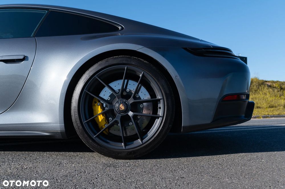 Porsche 911 Carrera T-Hybrid 4 GTS - 4
