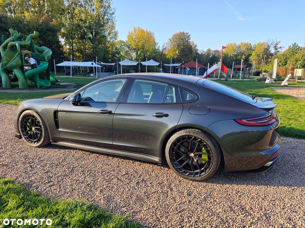 Porsche Panamera 4 E-Hybrid - 3