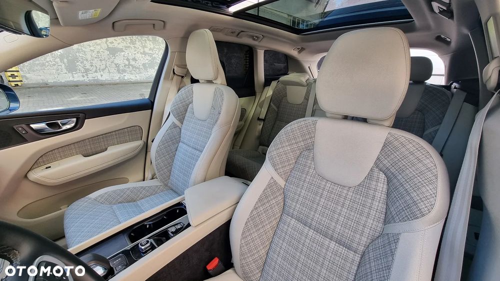 Volvo XC 60 B5 B AWD Inscription - 12