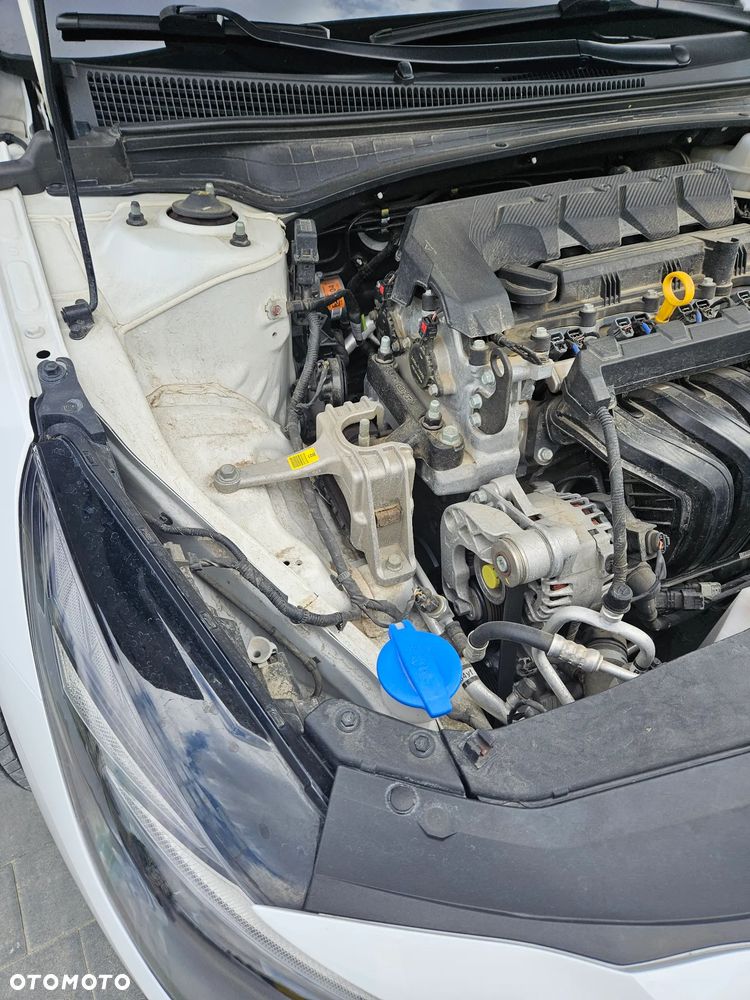 Hyundai Elantra 1.6 Executive CVT - 26
