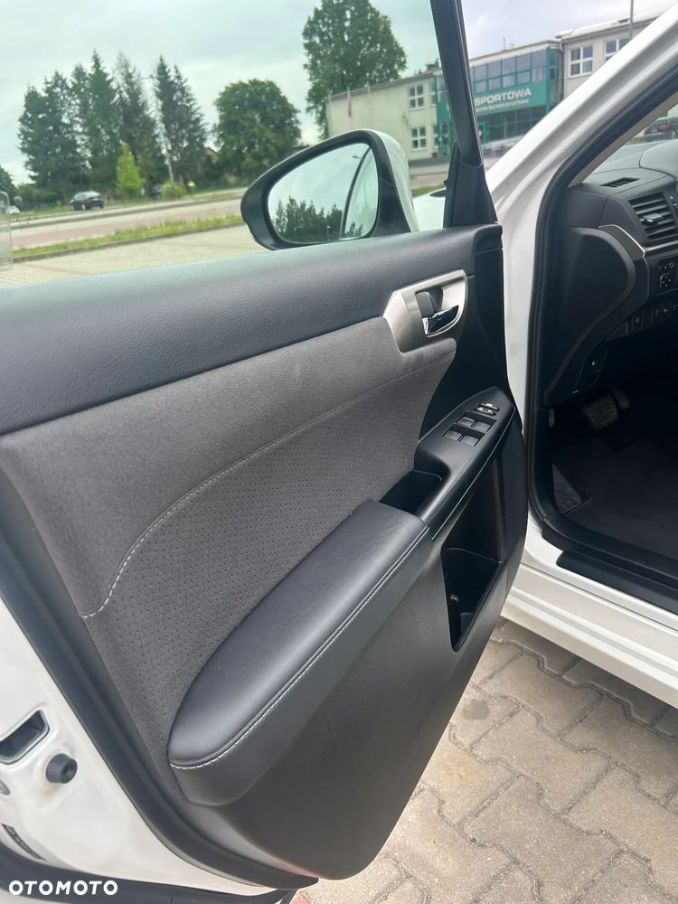 Lexus CT - 11