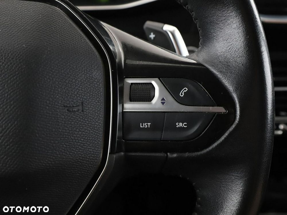 Peugeot 2008 BlueHDi 130 EAT8 Allure - 33