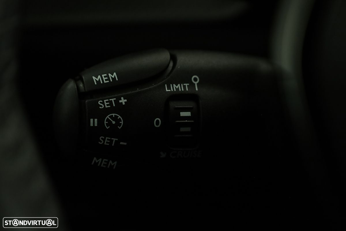 Peugeot 2008 1.2 PureTech Allure - 18