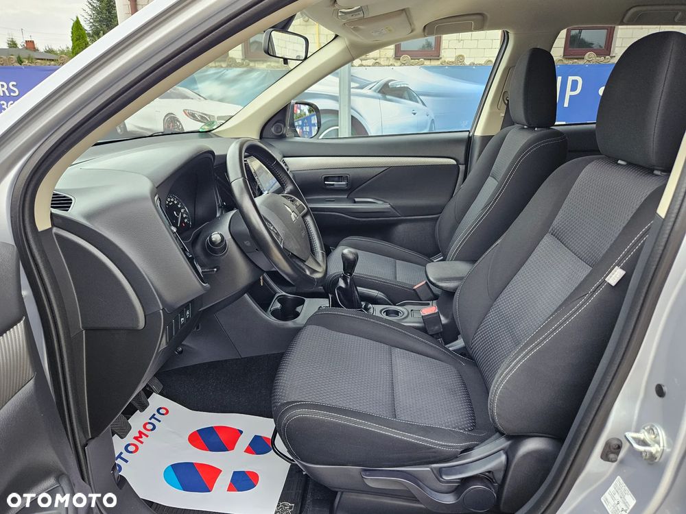 Mitsubishi Outlander 2.0 Invite + 2WD - 21