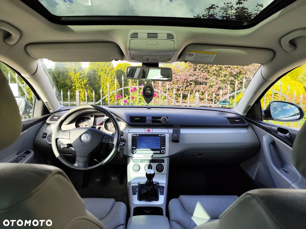 Volkswagen Passat - 11