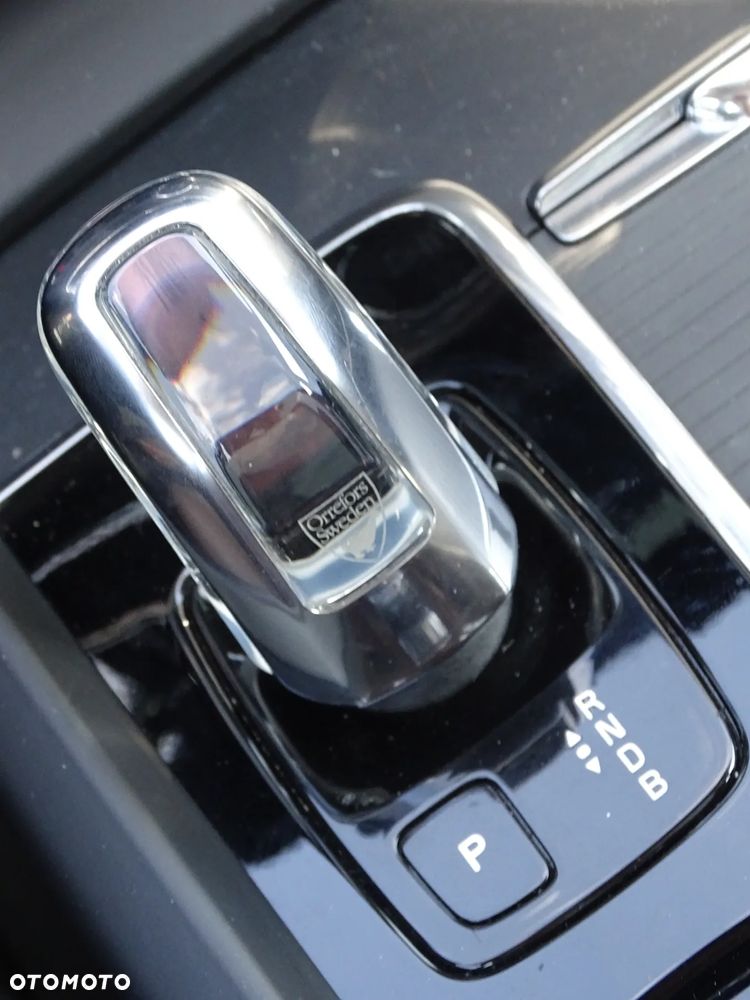 Volvo XC 60 T8 Twin Engine AWD Geartronic Momentum - 21