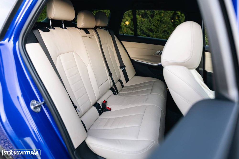 BMW 320 d Pack Desportivo M Auto - 8