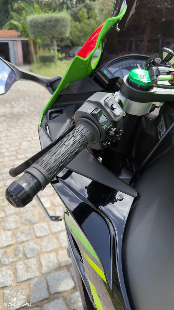 Kawasaki Ninja ZX10R - 8