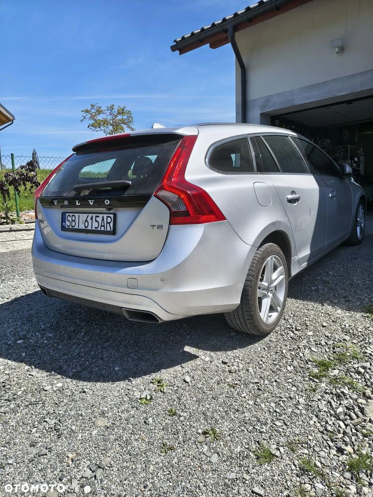 Volvo V60 T5 Drive-E Momentum - 4
