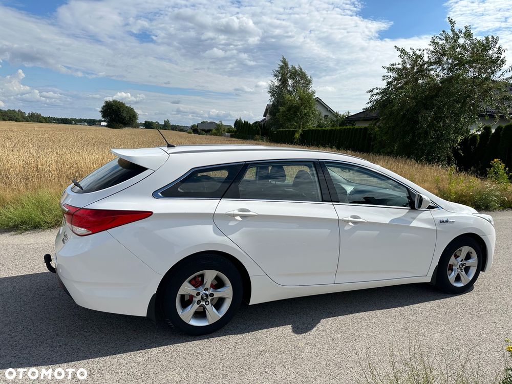 Hyundai i40 Kombi blue 1.6 Family - 11