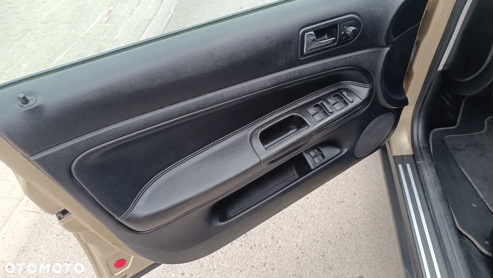 Volkswagen Passat 2.0 Exclusive - 16