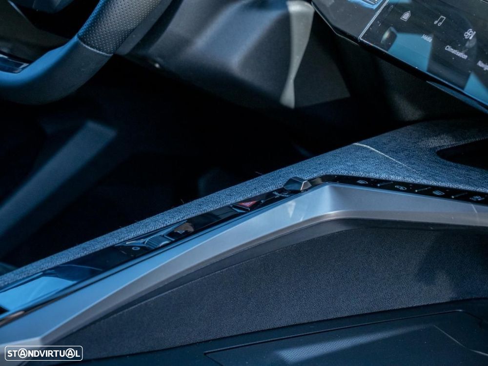 Peugeot e-3008 73 kWh GT — fotografia 19