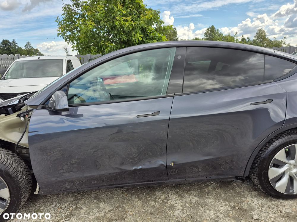 Tesla Model Y RWD - 24