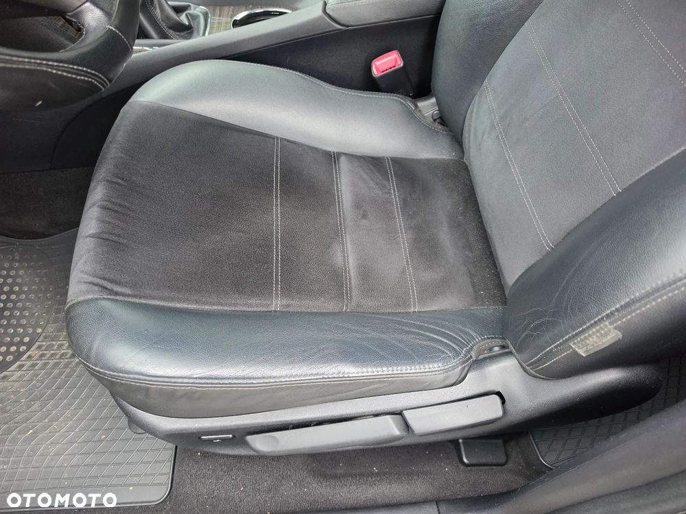 Toyota Avensis 1.8 Sol plus NAVI - 15