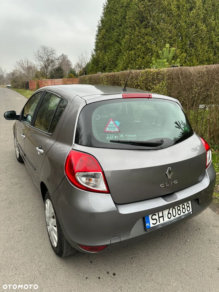 Renault Clio 1.2 16V Alize - 2