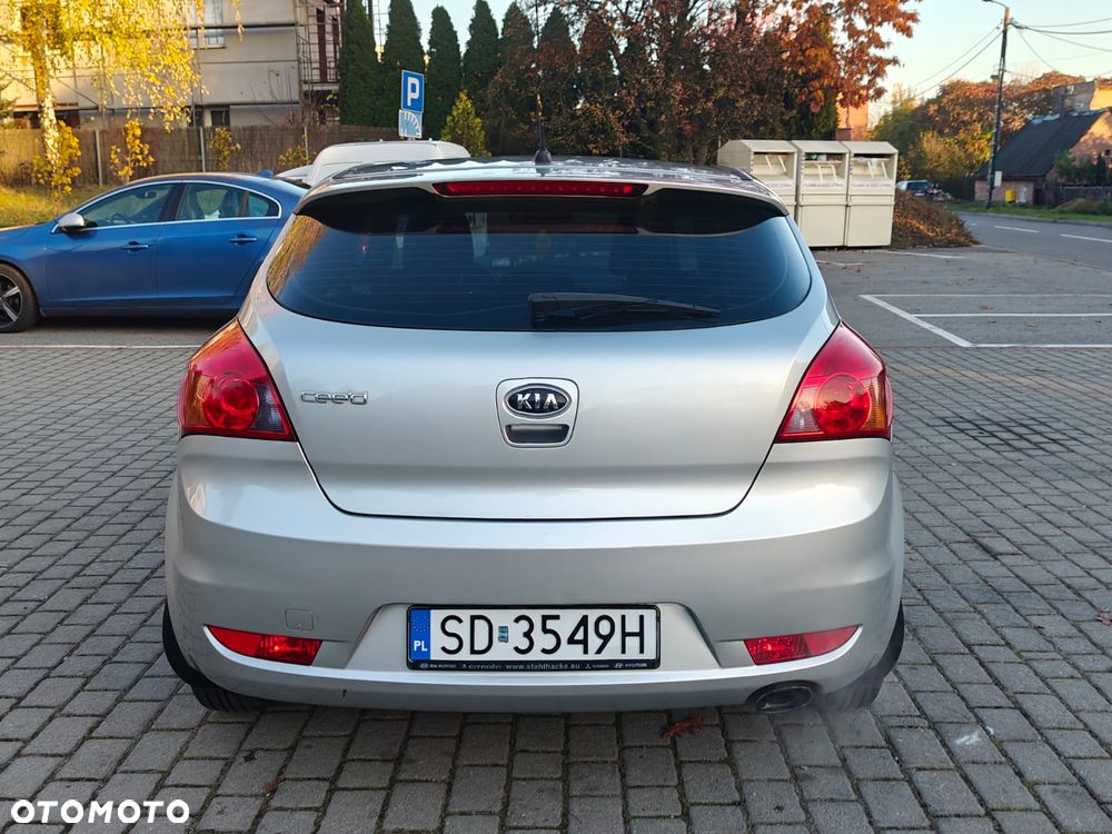 Kia Ceed - 32
