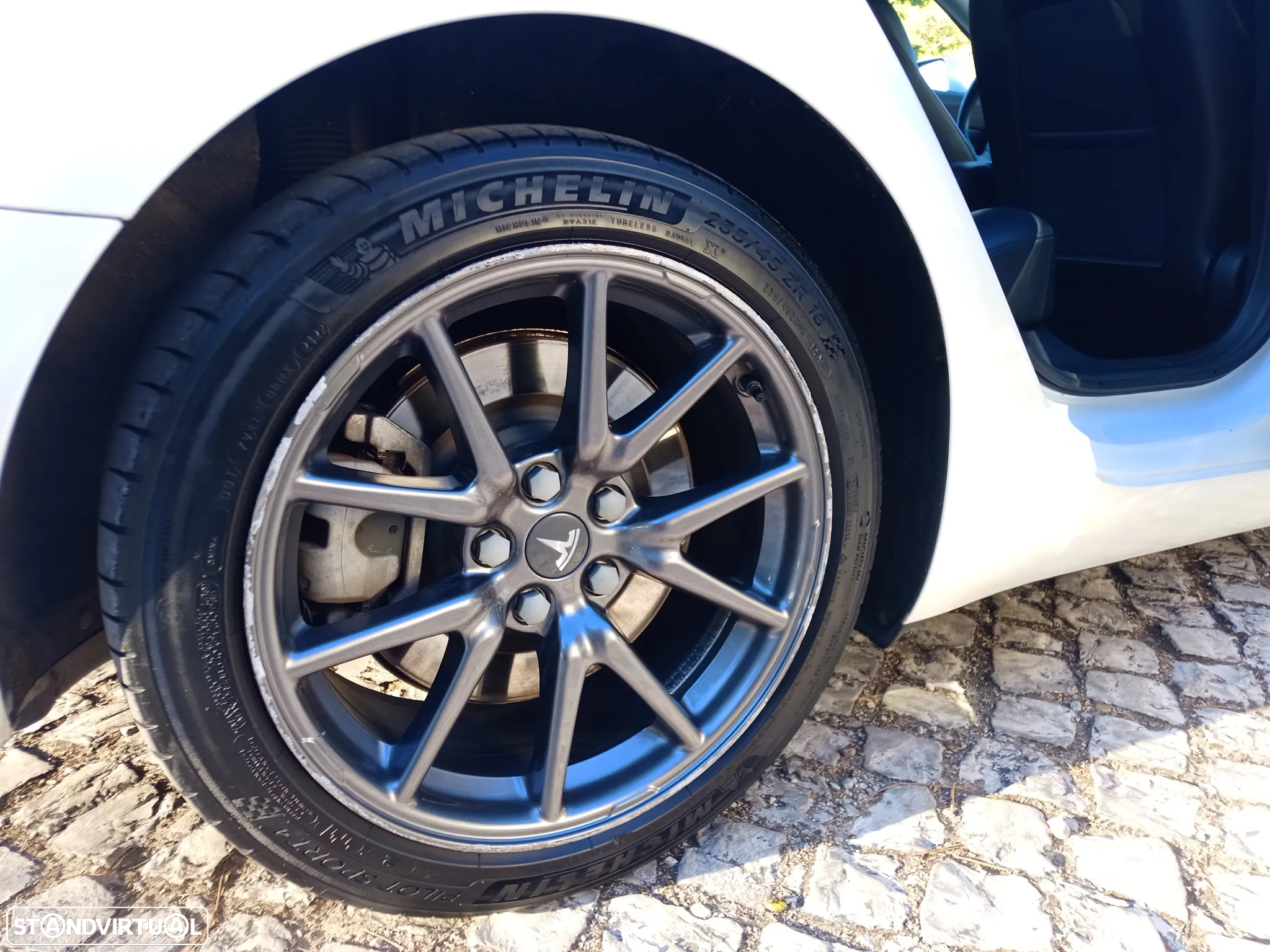 Tesla Model 3 - 7