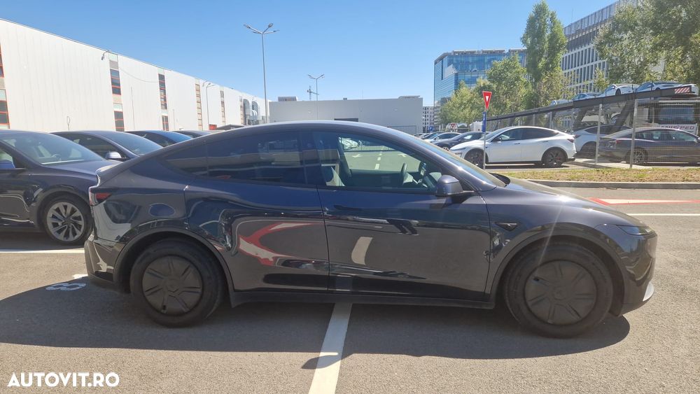 Tesla Model Y RWD Standard - 5