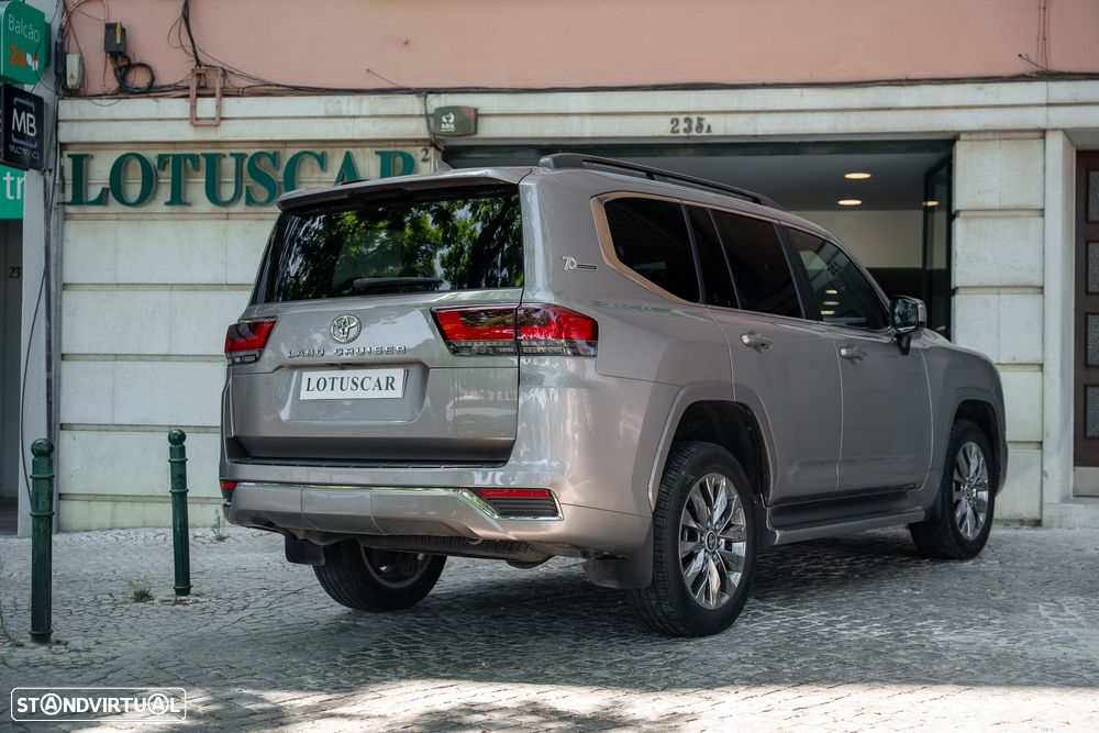 Toyota Land Cruiser - 4