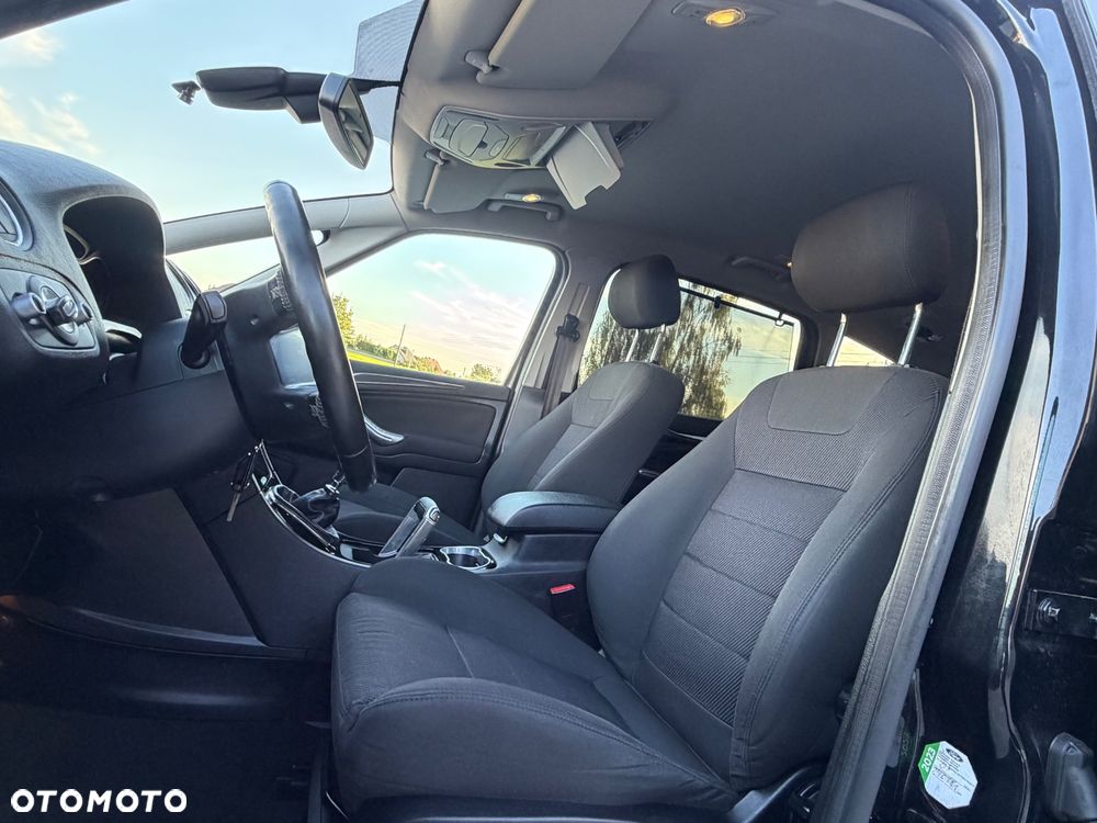 Ford S-Max - 12