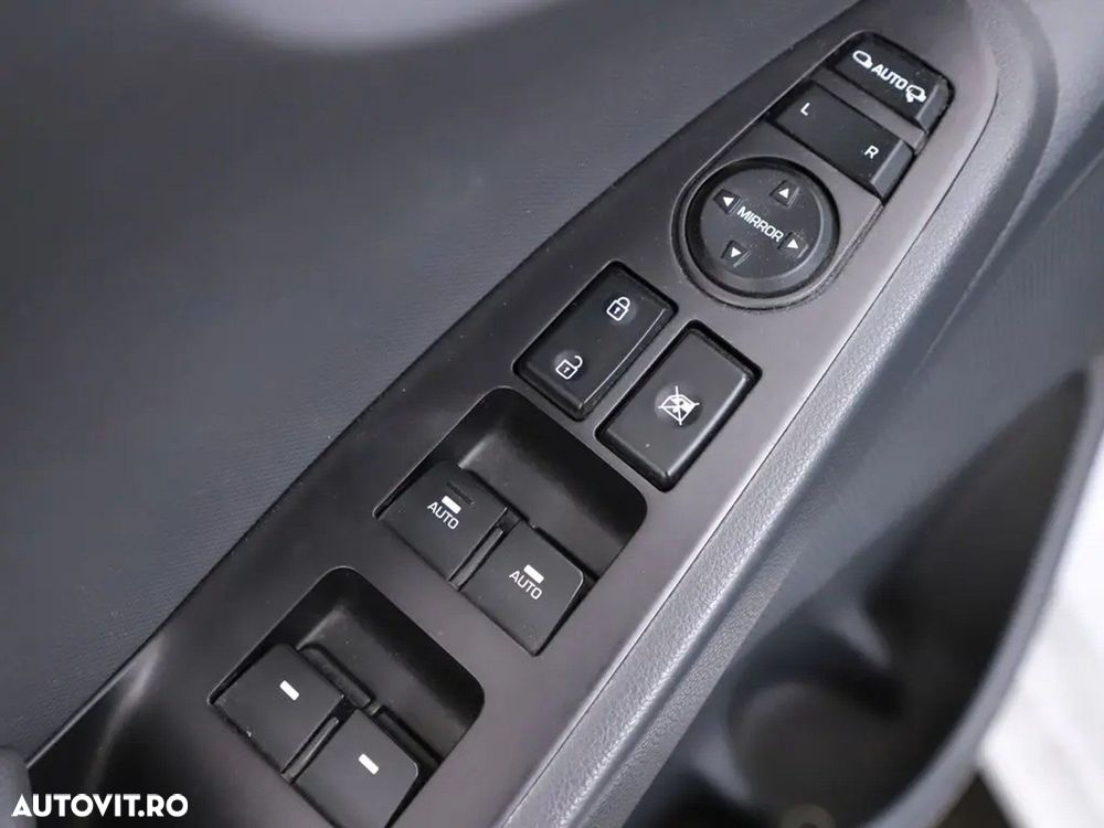 Hyundai IONIQ - 13