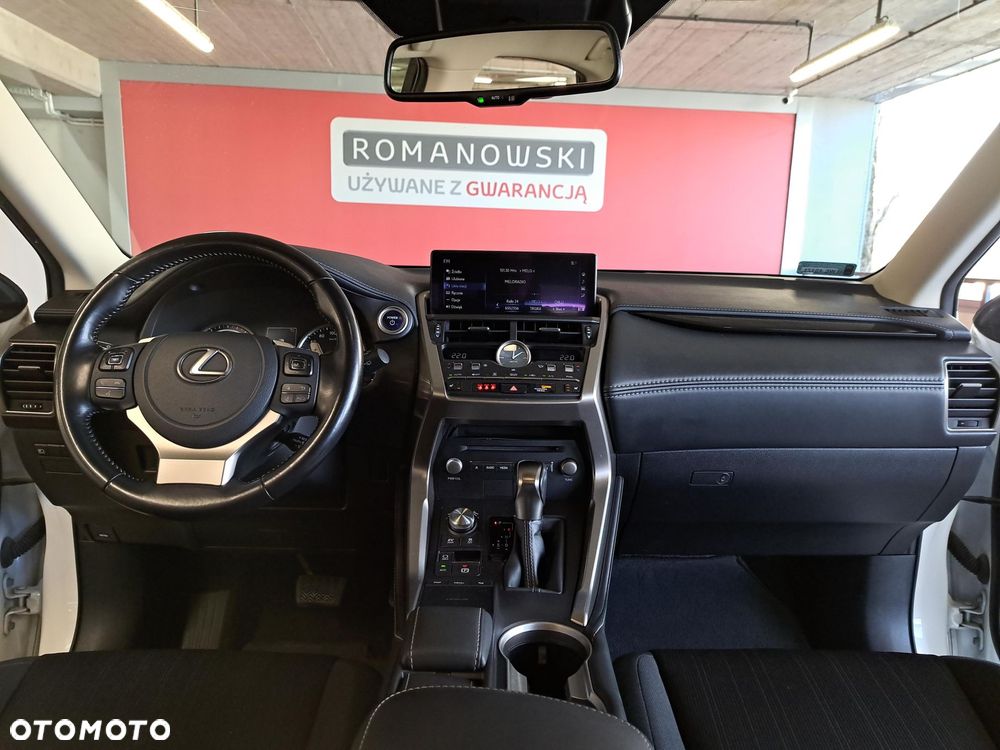 Lexus NX 300h Business Edition AWD - 18